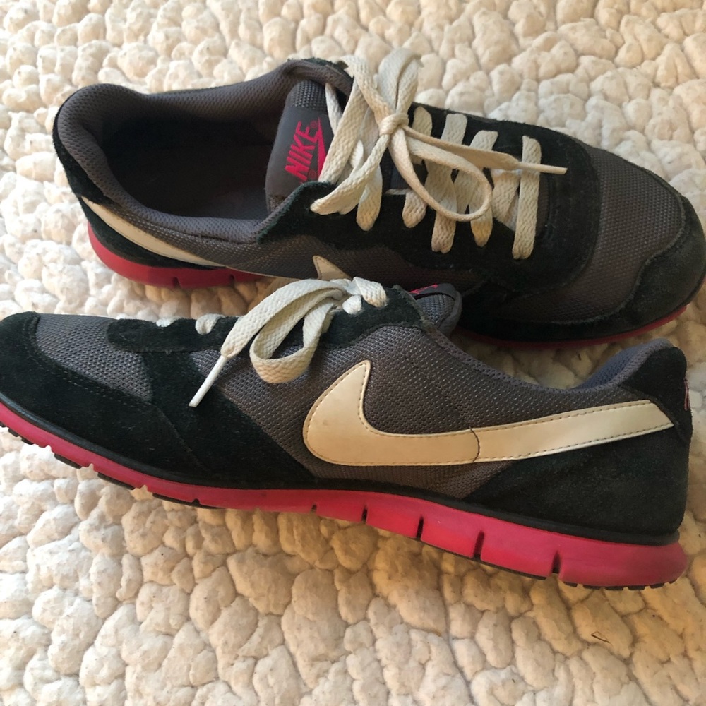 Nike women’s casual sneakers